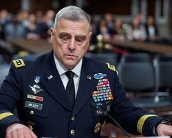 Американский генерал извинился за фото с Трампом и поддержал протесты