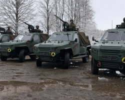 Польша отправила на границу с Беларусью 25 новых броневиков Wirus 4x4 (фото)