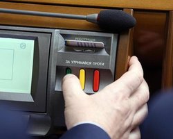 Автор 16 тысяч правок подал в суд на Разумкова из-за "антиколомойского закона"