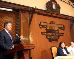 Янукович встретился с Фиделем Кастро в Гаване