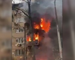 Армія РФ вдарила ракетами по Києву: горить житловий будинок у Печерському районі (відео)