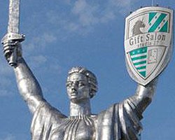 Во время финала Евро-2012 на Родине-Матери закрыли советскую символику рекламой, - СМИ