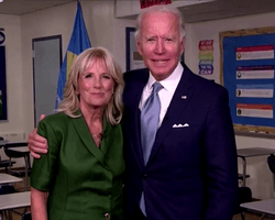 Демократы выдвинули Байдена, чтобы "остановить хаос Трампа"