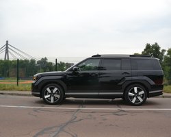 Оригинальный и практичный: тест-драйв нового Hyundai Santa Fe