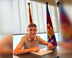 Украинский футболист подписал контракт с "Барселоной": что о нем известно