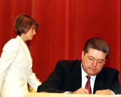 Сюжет дня. Делом Щербаня власть обеспечивает Тимошенко репутацию уголовницы