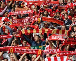 Фанатов "Ливерпуля" побили киевские студенты, - полиция