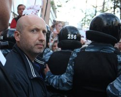 Турчинов в суде назвал дело Луценко сфабрикованным фарсом