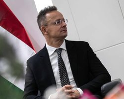 Министр иностранных дел Венгрии исчез после выборов: что известно
