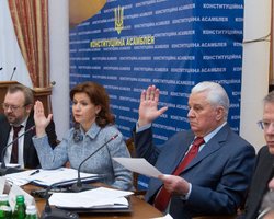 Ъ: Сегодня Конституционная ассамблея начнет рассмотрение проекта изменения Конституции Украины