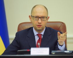 Украина воюет с регулярной российской армией, - Яценюк