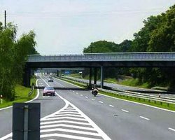 Полякам разрешили разгоняться на автострадах до 140 км/ч