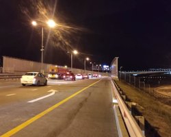 Не для всех: российские оккупанты возобновили движение по Крымском мосту (видео)