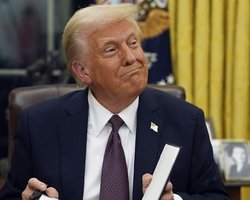 Переконали міністри: Трамп погодився відкласти запровадження мит