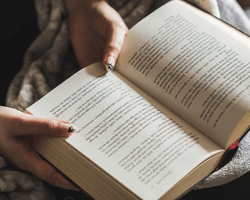 Меньше 30%: в Институте книги рассказали, сколько украинцев регулярно читают