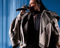 Потратили 10 тысяч колец: украинский дизайнер создала кольчугу для alyona alyona (фото)