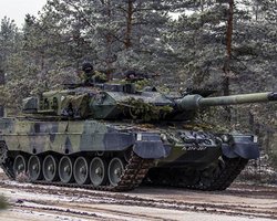 Продемонстрували "крутяцьку роботу": ЗСУ одним Leopard зустріли цілу колону техніки РФ (відео)