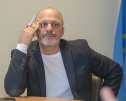 Дебаты Порошенко и Зеленского покажут 20 зарубежных телеканалов, – Аласания