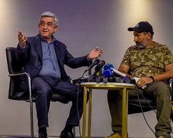 В Армении сорвались переговоры между премьер-министром и оппозицией