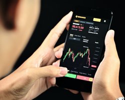 Binance отключила российские банки от P2P: что грозит криптоинвесторам