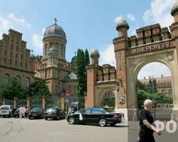 Буковинские регионалы ночуют под избиркомами