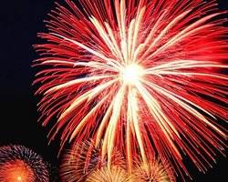 Майдан приветствовал исправленный Налоговый кодекс салютом