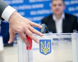 В мажоритарных округах с парламентских выборов выбыло 136 кандидатов