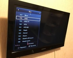 Черный экран: телеканал НАШ отключили сразу после санкций СНБО (фото)