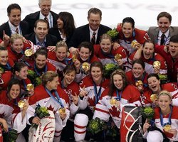 Канадские хоккеистки стали олимпийскими чемпионками
