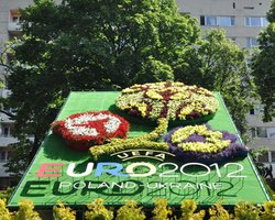 Во Львове появились трамвай, клумба и логотип к Евро-2012
