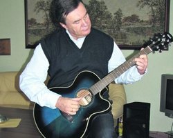 Экс-охранник Януковича: Президент хорошо стреляет и любит играть на гитаре