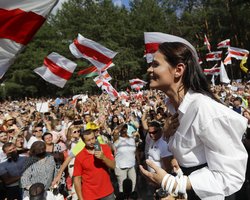 "Белорусы никогда больше не захотят жить с прежней властью". Тихановская выпустила новое обращение