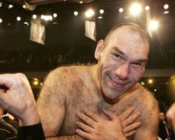 Хэй придумал побрить Валуева газонокосилкой