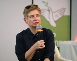 Выступала против Путина и войны в Украине: в список иноагентов РФ попала правнучка Никиты Хрущева