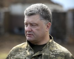 Порошенко поручил привести в усиленную боеготовность подразделения на админгранице с Крымом и в Донбассе
