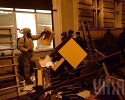 Во Львове захватили городское управление милиции, эвакуируют суды