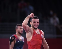 Будет еще одна медаль: украинский борец Парвиз Насибов вышел в финал Олимпиады-2024