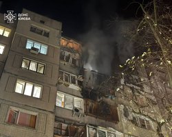 Нічна атака РФ на Київ: зруйновані будинки, лікарня та школа, — деталі від ДСНС (фото)
