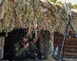 Не могут даже ремонтировать: санкции сорвали производство техники, важной для армии РФ