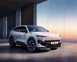 Богатое оснащение и 250 сил: дебютировал флагманский кроссовер Renault (фото)