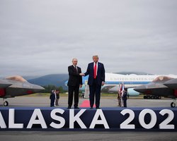 "Позитивный диалог": как у Путина прокомментировали встречу с Трампом на Аляске