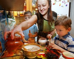 Продукты, одежда, бытовая химия: как и почему экономят украинцы весной 2024 года