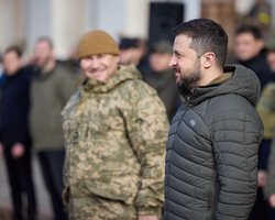 Теперь официально: Зеленский в Херсоне принял участие в поднятии флага Украины (видео)