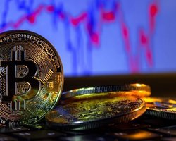 На фоне победы Трампа: курс биткоина впервые в истории превысил $82 000 (инфографика)