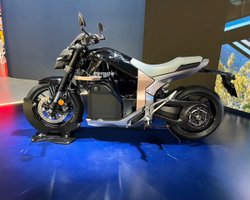 Перший електромотоцикл Honda показали на публіці (фото)