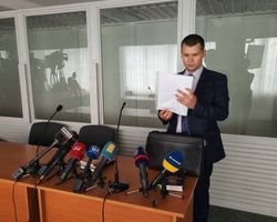 Государственный адвокат Януковича хочет отказаться от участия в суде