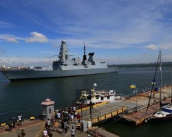 "За нарушение границ": в РФ вызвали британского военного атташе из-за ситуации с HMS Defender