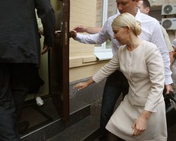 Суд назначил Тимошенко медэкспертизу