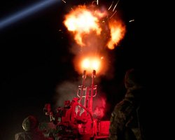 У Києві пролунали вибухи: росіяни атакують Україну "Шахедами", у столиці пожежі