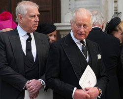 Експринц Ендрю взяв мільйони у батьків та брата, щоб розплатитися з Вірджинією Джуффре, — The Sun